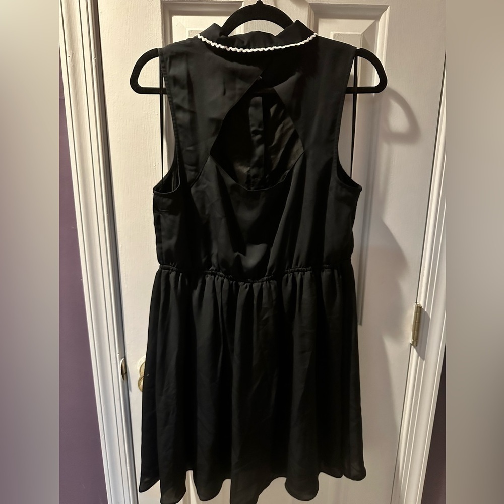 Peter Pan Collar Dress - Picture 2 of 2